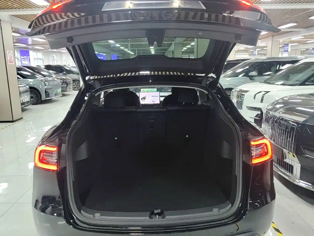 Фото 19 - Tesla Model Y