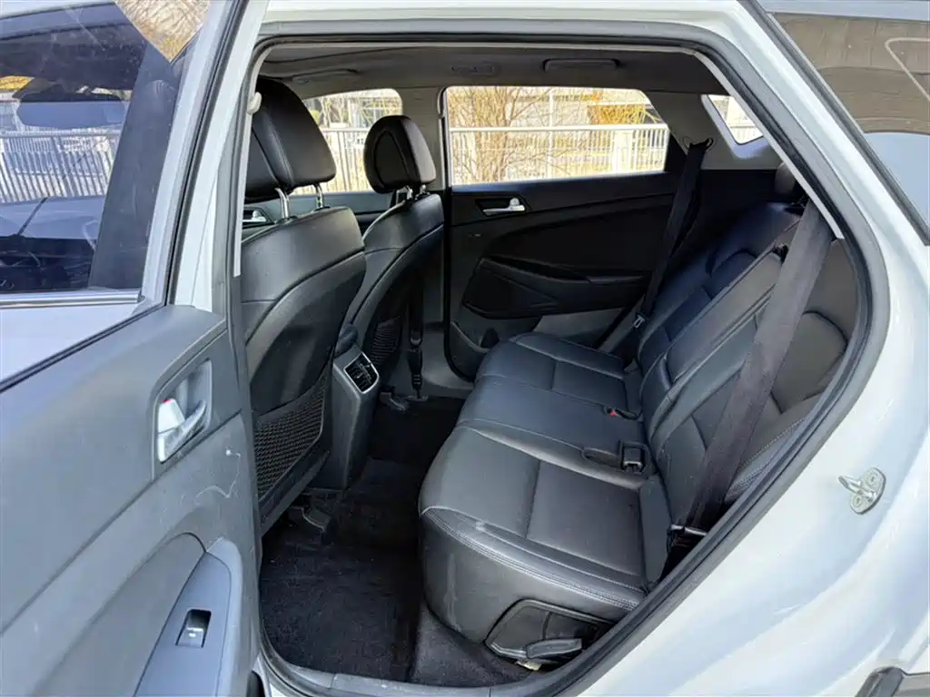 Hyundai Tucson 2015 1.6T Dual Clutch 2WD Smart фото 15