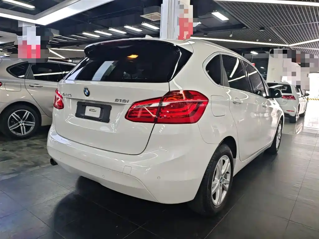 BMW 2 Series Touring 2016 218i Leading фото 7