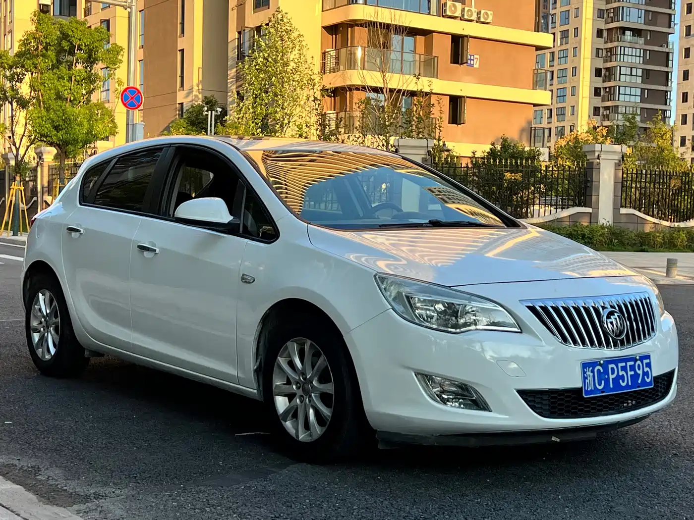 Buick Excelle 2014 XT 1.6L Automatic Fashion фото 3