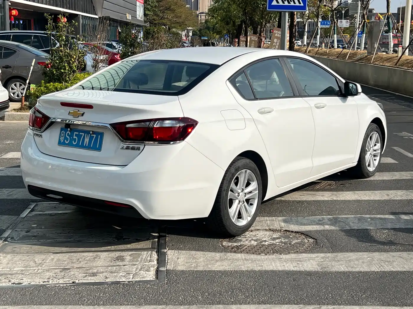 Chevrolet Cruze 2015 1.5L Automatic Fashion Navigation Edition фото 4