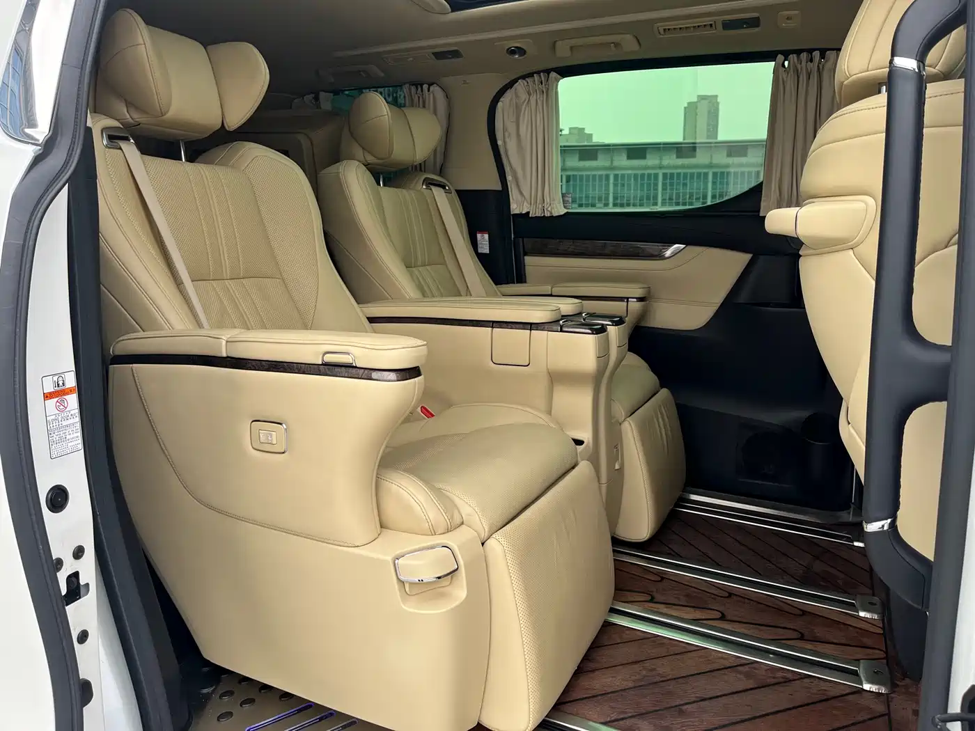 Toyota Alphard 2021 Hybrid 2.5L Premium фото 12