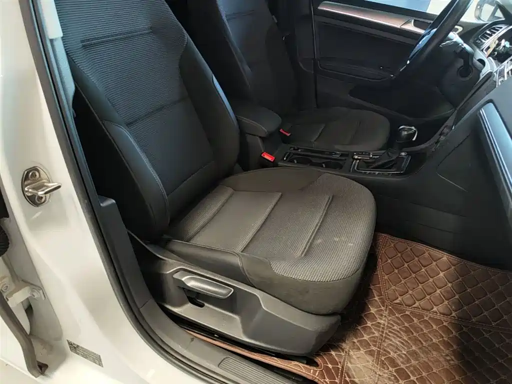 Volkswagen Golf 2020 Beloved Edition 280TSI DSG Comfort фото 25