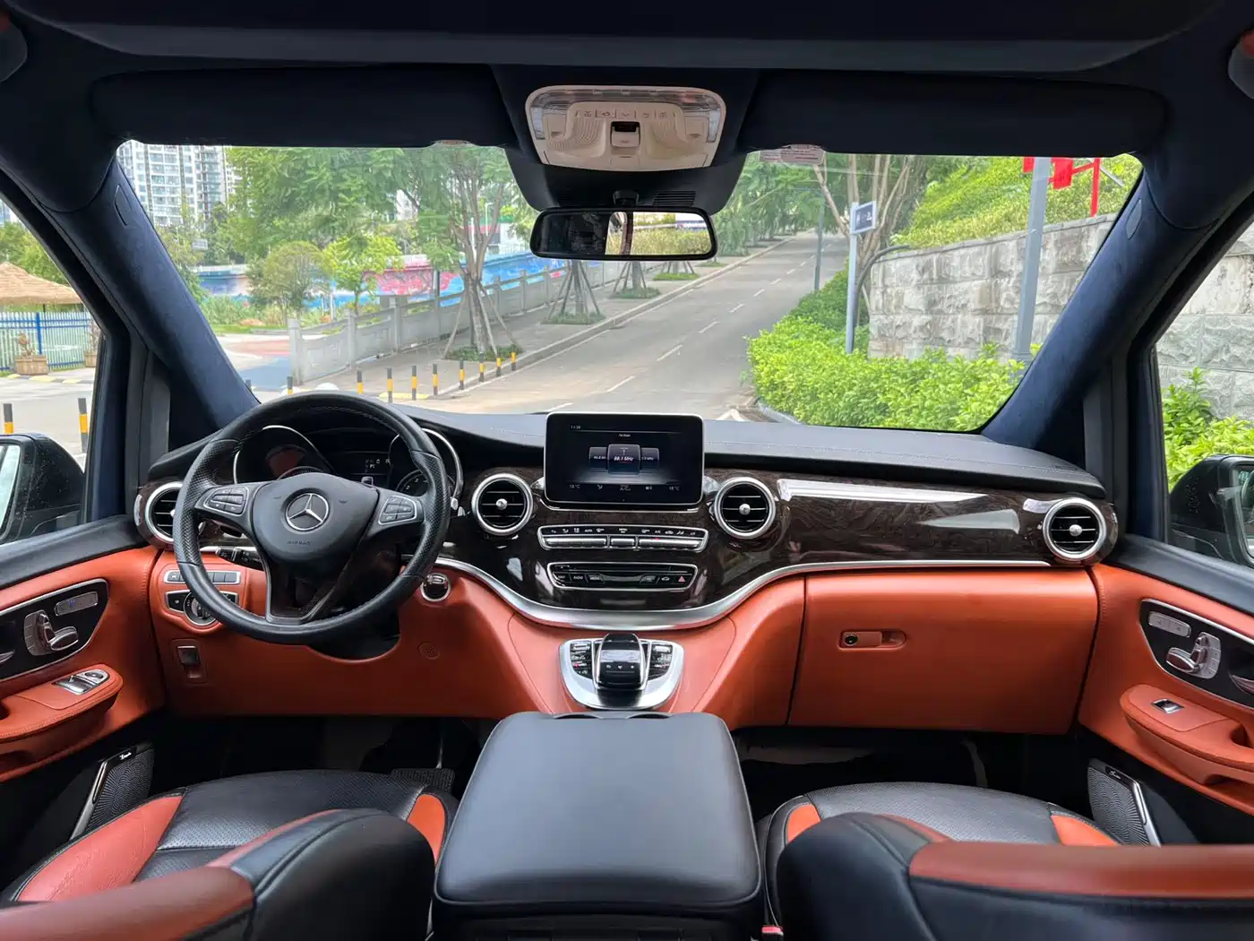 Mercedes-Benz V-Class 2018 V 260 L Premium Long Wheelbase Edition China VI фото 10