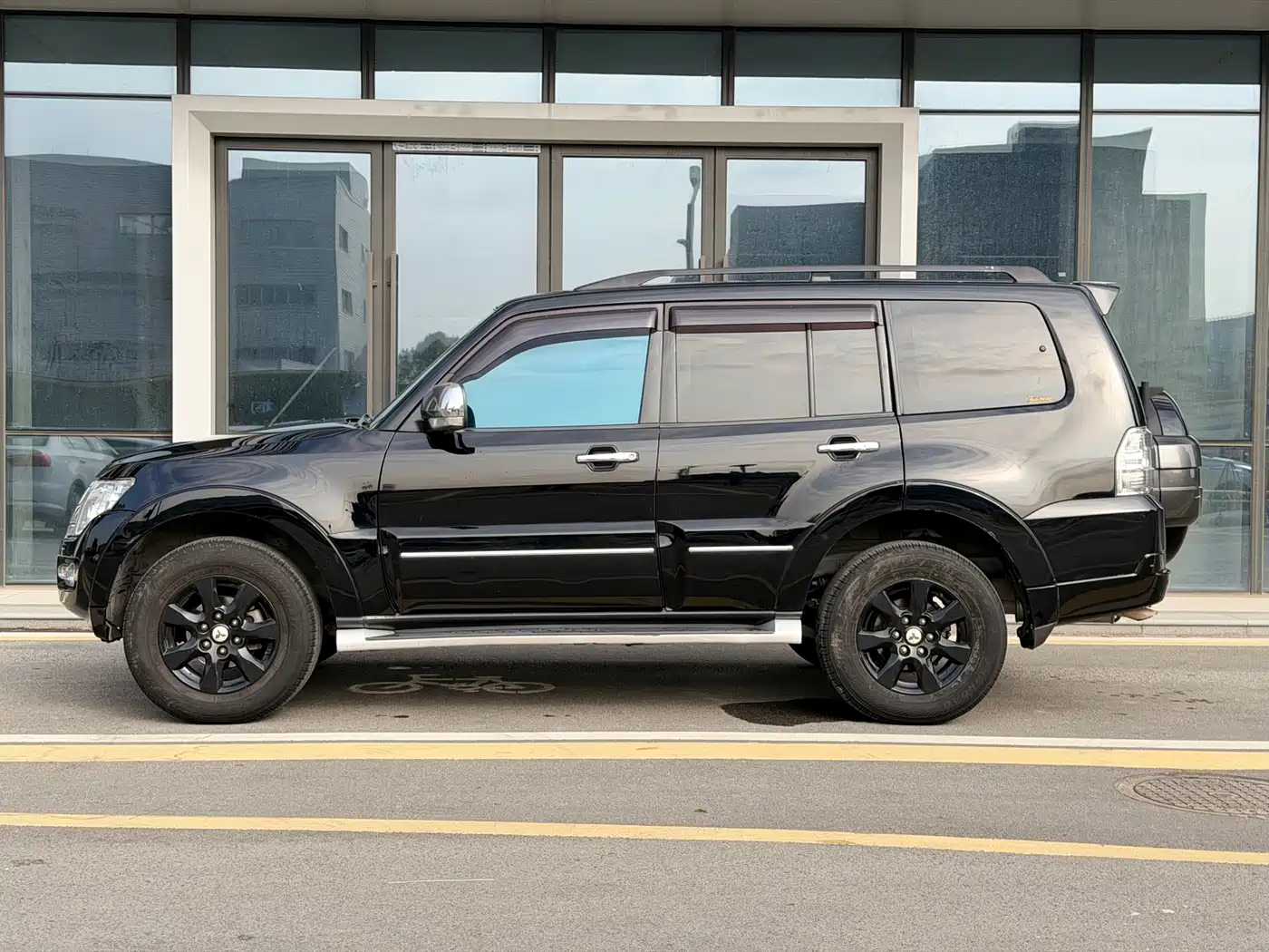 Mitsubishi Pajero (Import) 2016 3.0L Automatic Premium (China V) фото 2