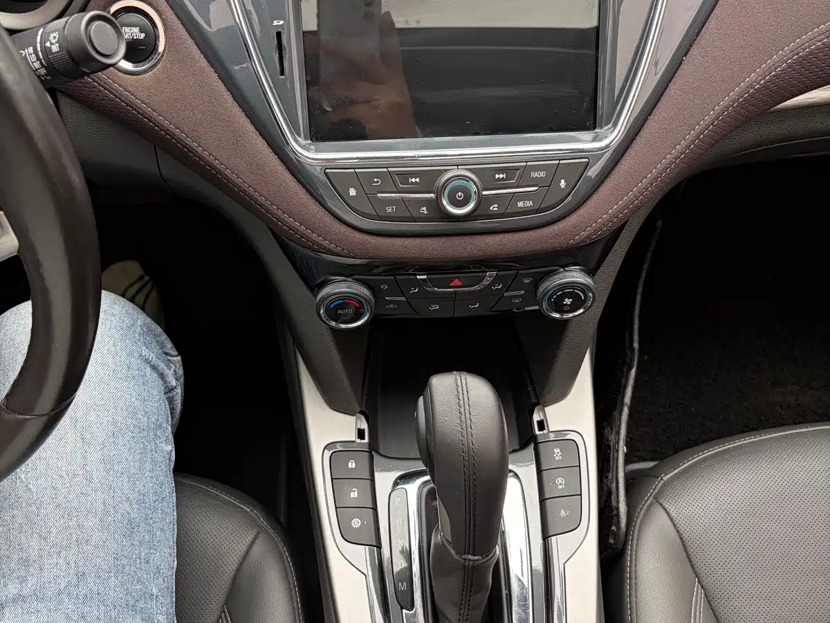 Chevrolet Malibu 2017 1.5T Automatic Luxury Edition фото 18