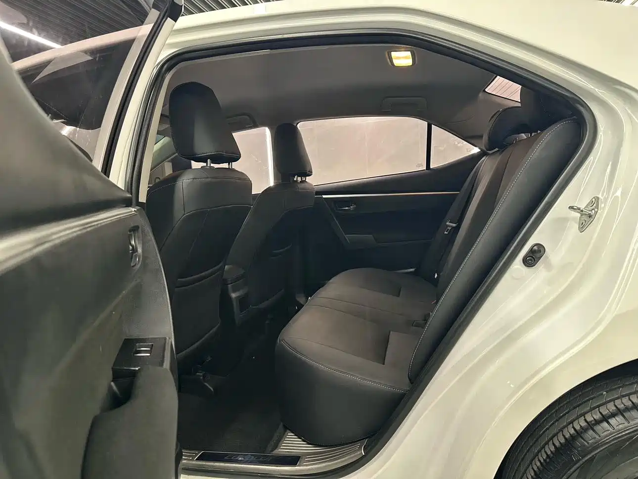Toyota Corolla 2017 Facelift 1.2T S-CVT GL фото 10