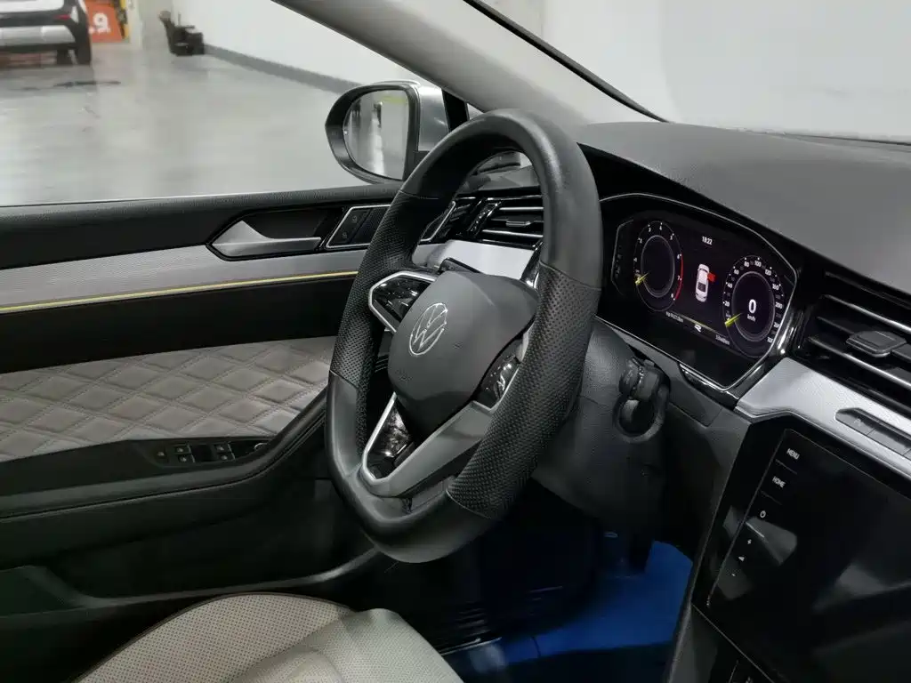 Volkswagen Magotan 2024 2023 Model 2 Million Commemorative Edition 330TSI DSG Luxury