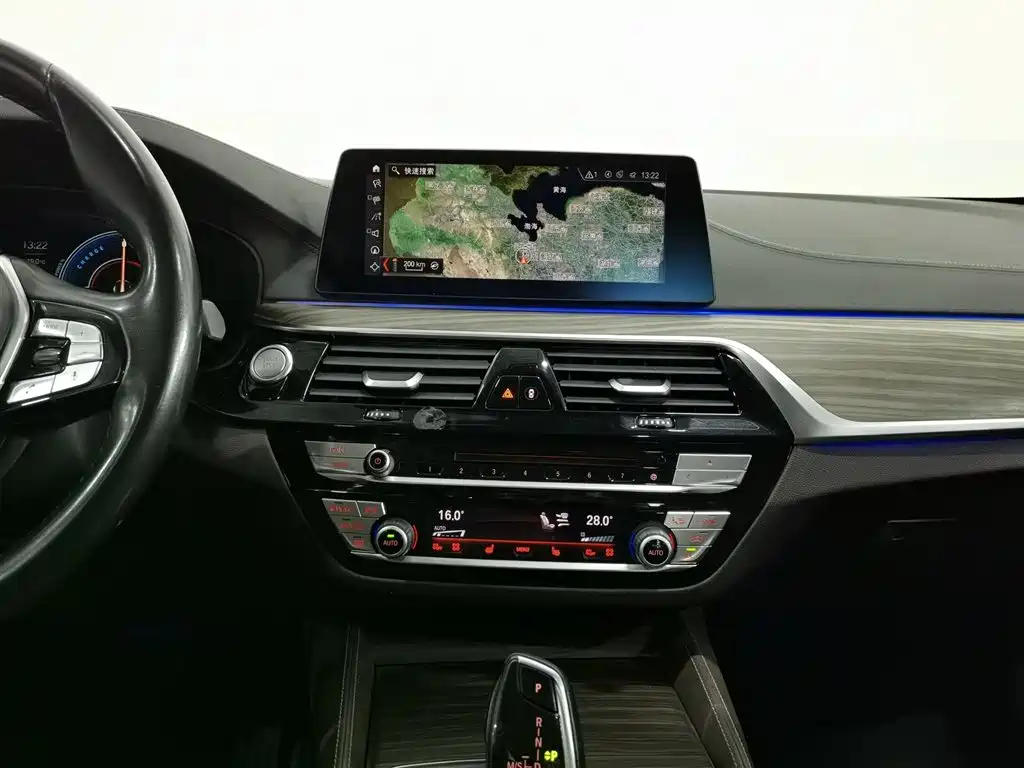 BMW 5 Series New Energy 2019 530Le Luxury Package фото 12