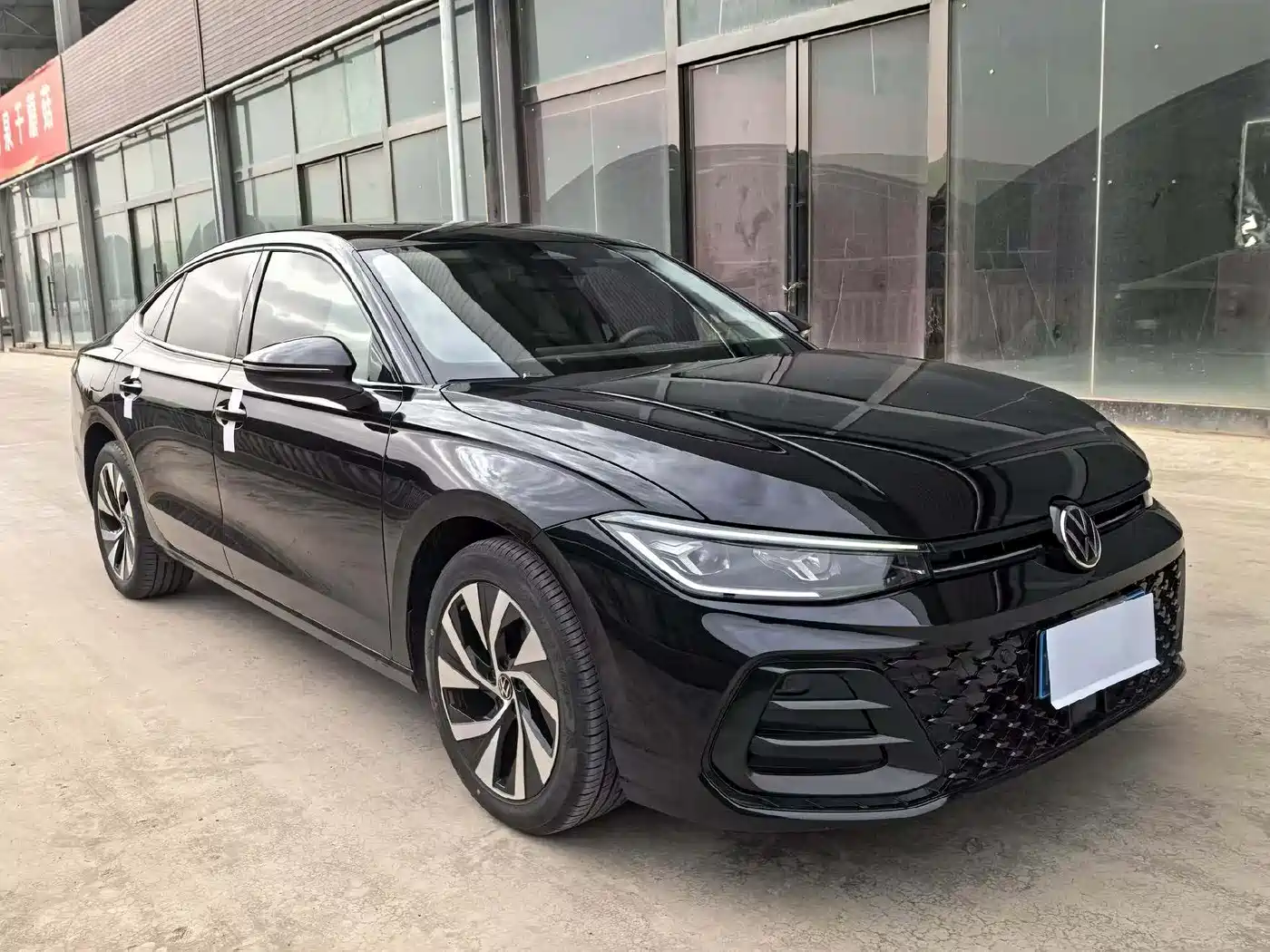 Volkswagen Passat 2025 Pro 380TSI Starlight Dragon Glory Edition фото 3