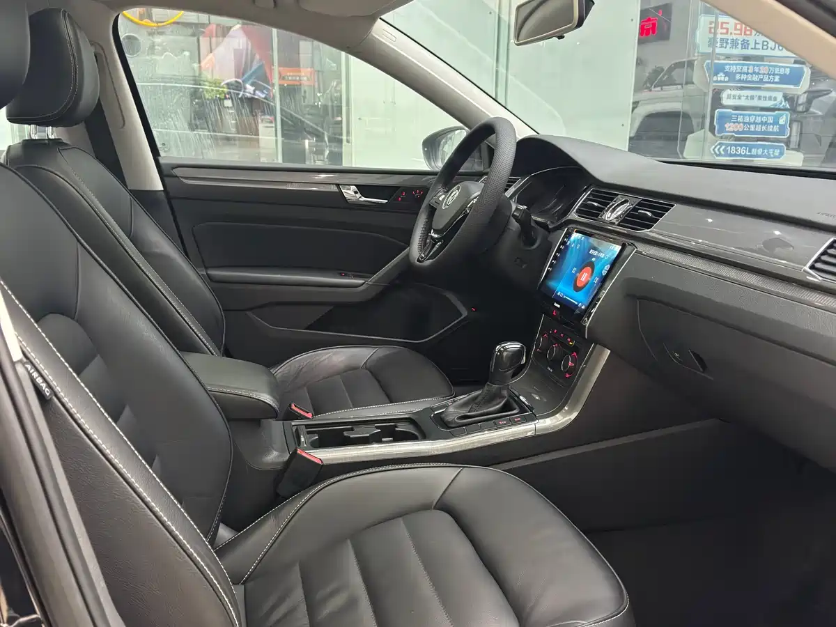 Volkswagen Passat 2017 330TSI DSG Prestige фото 12