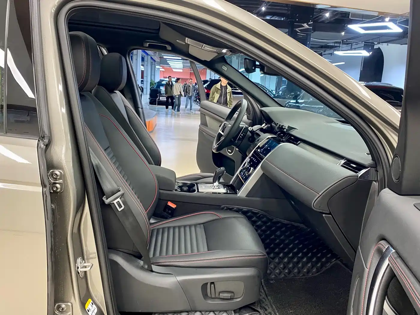 Land Rover Discovery Sport 2022 Model Facelift 249PS R-Dynamic S Performance Edition 5-seater фото 13
