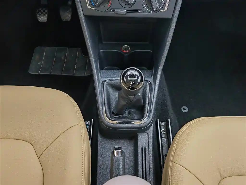 Volkswagen Jetta 2015 Value Edition 1.6L Manual Comfort фото 13
