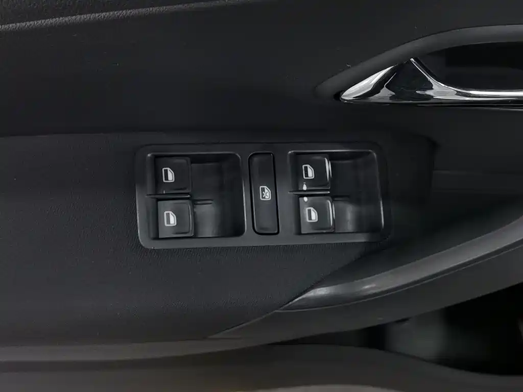 Volkswagen Polo 2018 1.5L Manual Safe Drive фото 9