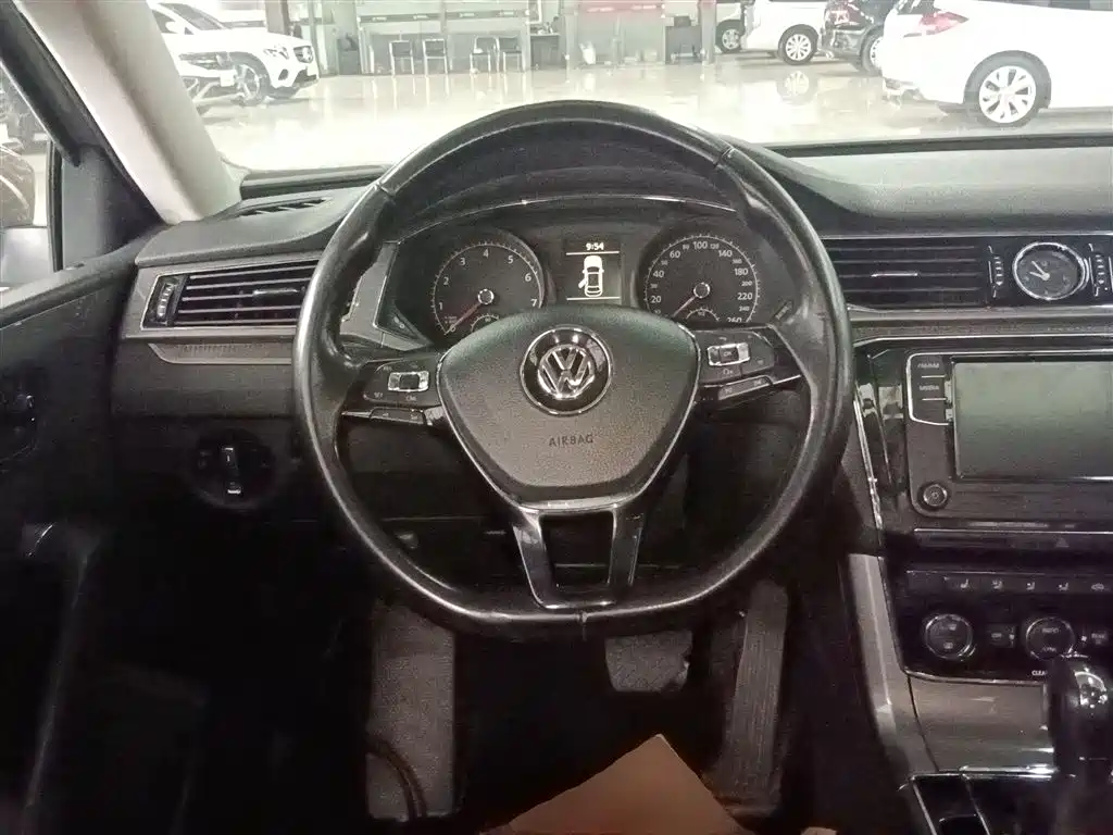 Volkswagen Passat 2016 330TSI DSG Honor Edition фото 11