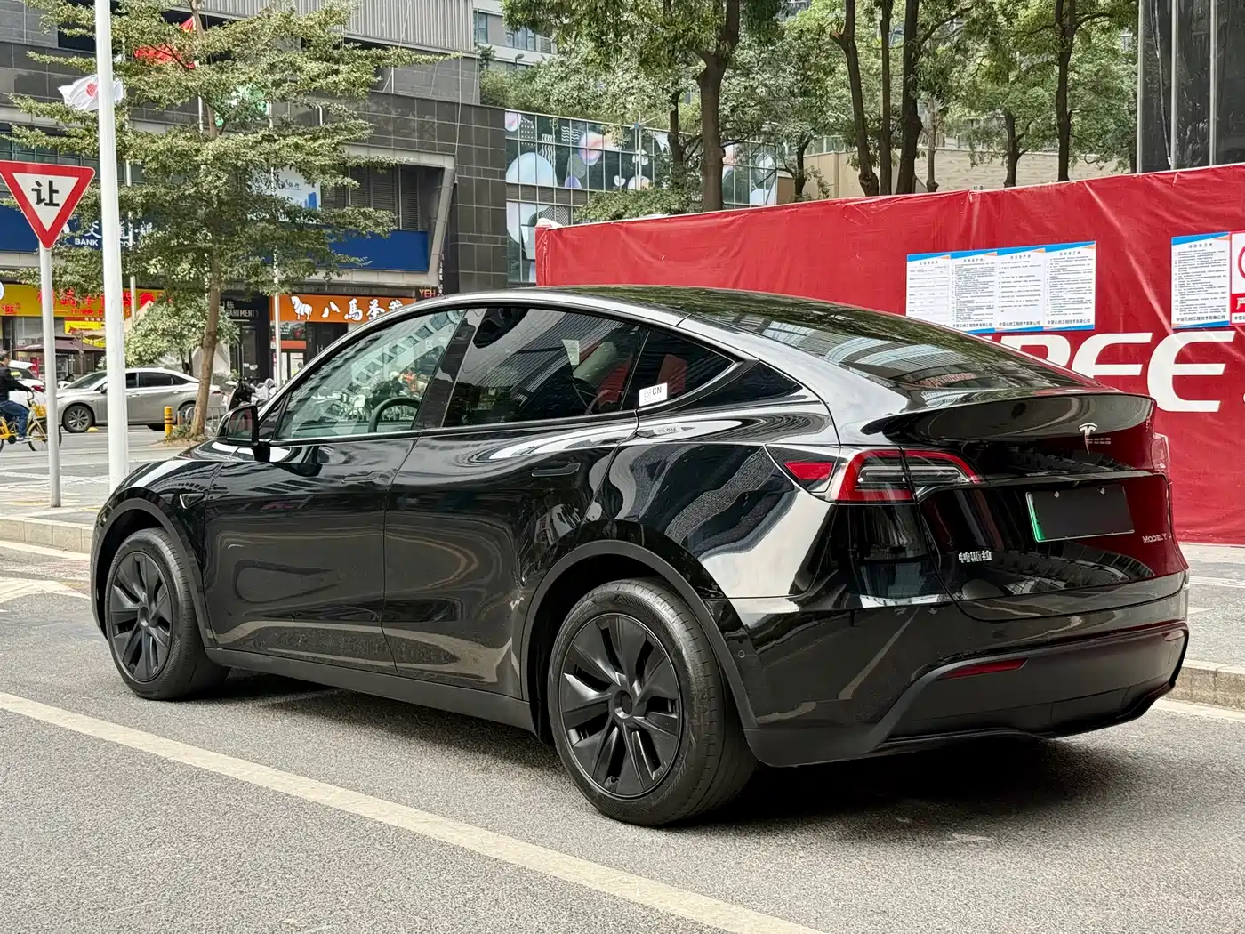 TESLA MODEL Y