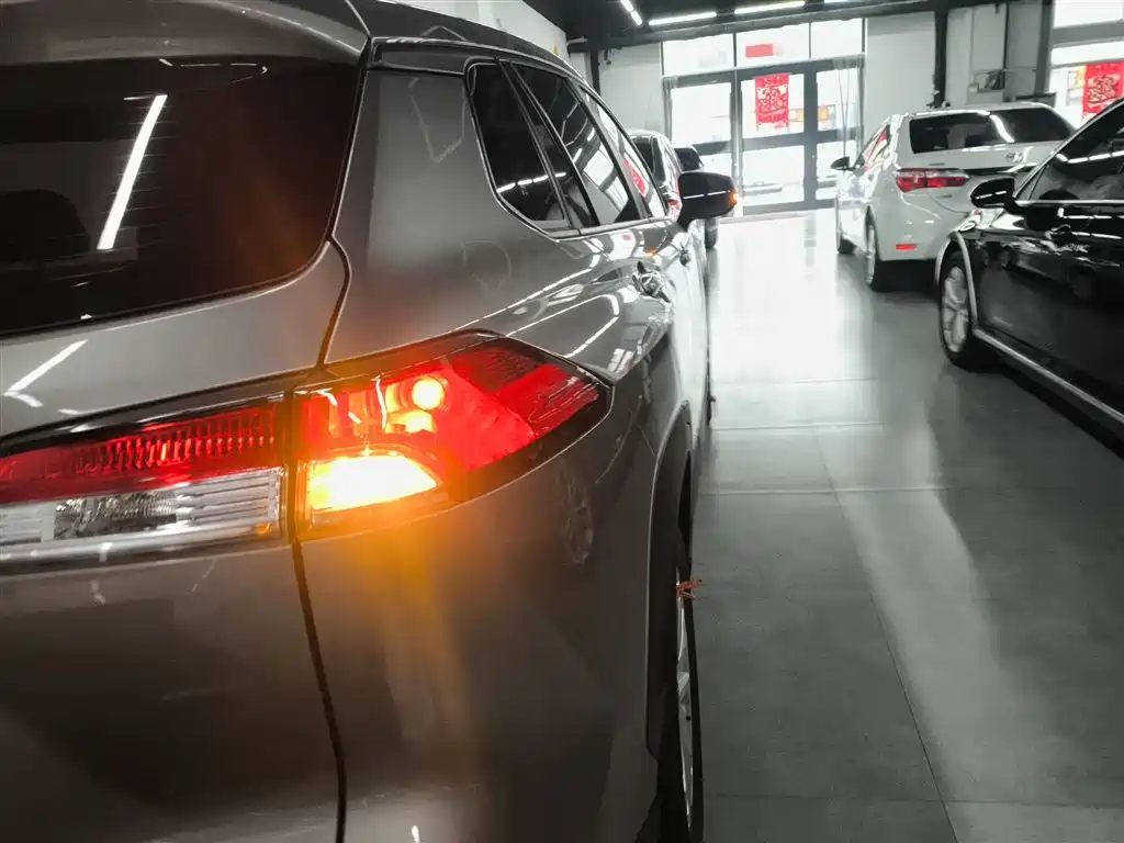 Toyota Frontlander 2024 2.0L CVT Elite Edition фото 8