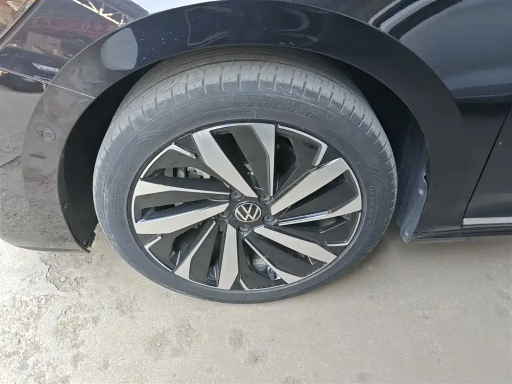Volkswagen Passat 2022 330TSI Starlight Luxury Edition фото 23