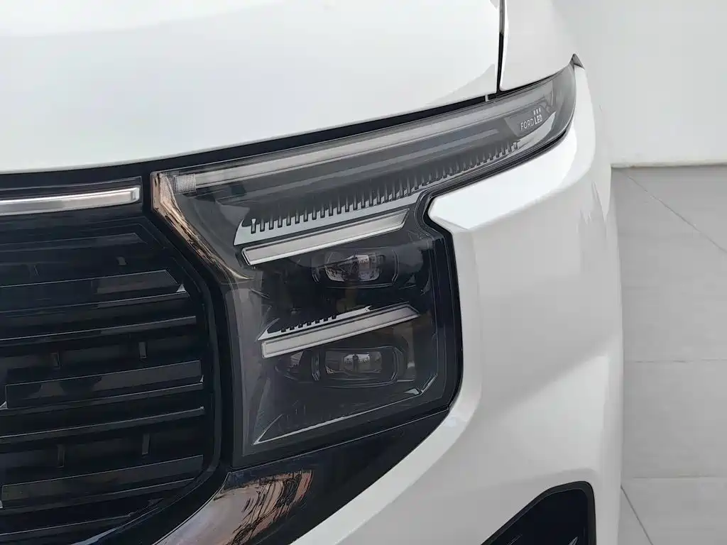 Photo 7 - Ford Edge