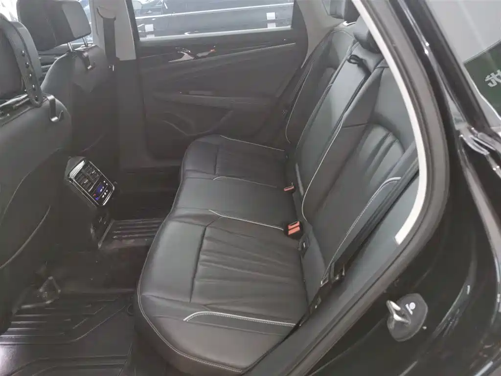 Volkswagen Passat 2024 330TSI Elite Edition фото 13