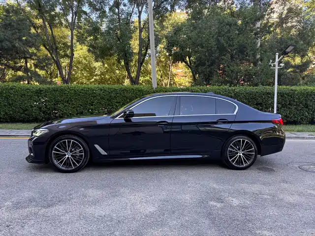 BMW 5 Series 2022 Model Second Facelift 530Li Leading M Sport Package — фото 3