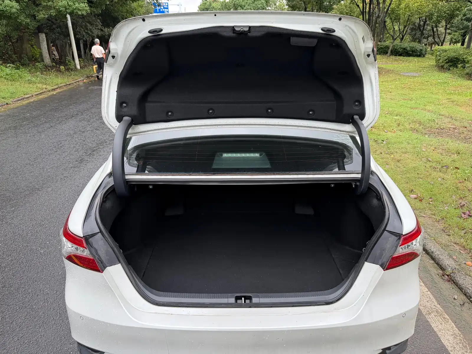 Photo 13 - Toyota Camry