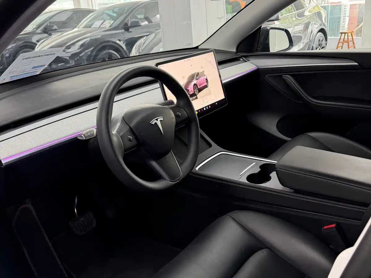 TESLA MODEL Y