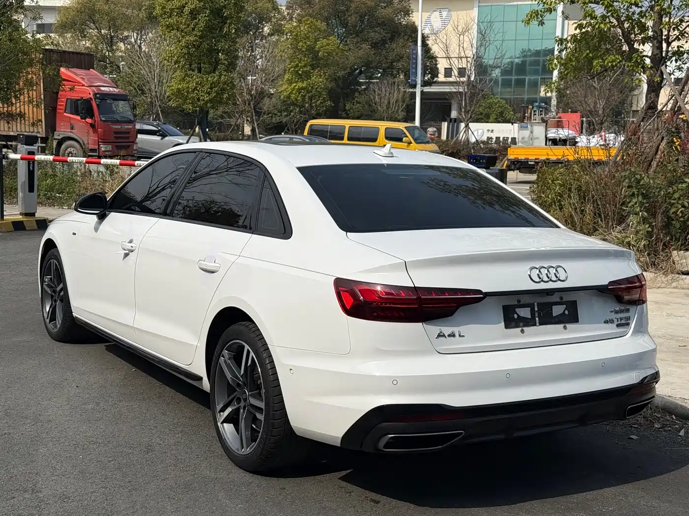 Audi A4L 2022 40 TFSI Luxury Dynamic фото 4