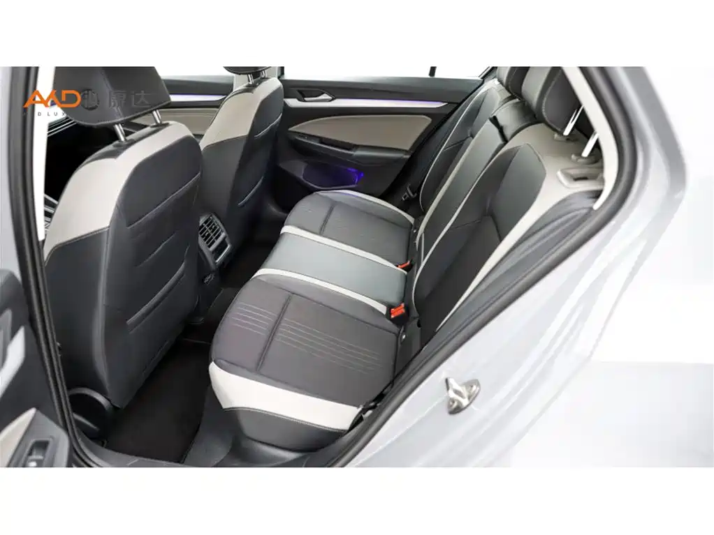 Volkswagen Golf 2024 280TSI DSG R-Line 50th Anniversary Edition фото 7
