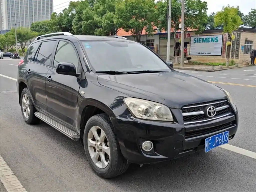 Toyota RAV4 Rongfang 2011 2.0L Automatic Classic Edition фото 3