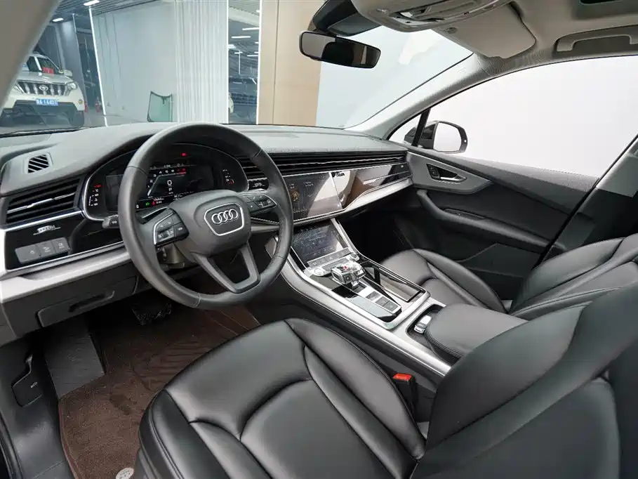 Audi Q7 2023 45 TFSI quattro S line Sport фото 3