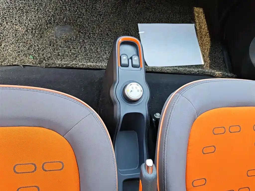 BAOJUN E100