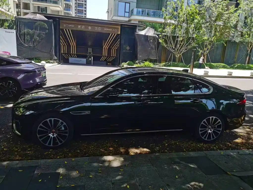 Jaguar XFL 2025 2025 2.0T P250 FWD Luxury Edition