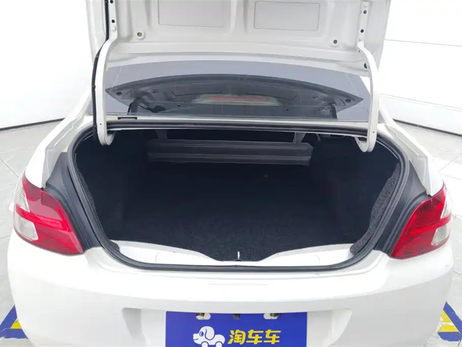 Peugeot 301 2014 1.6L Manual Comfort Edition фото 4