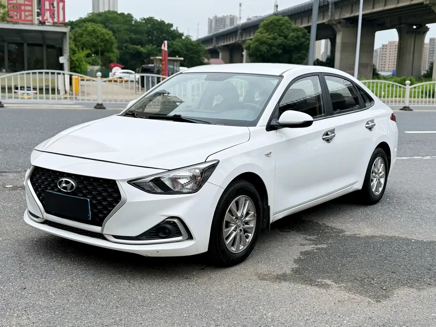 Hyundai Elantra 2020 1.6L Auto GL Pleasing Edition фото 3