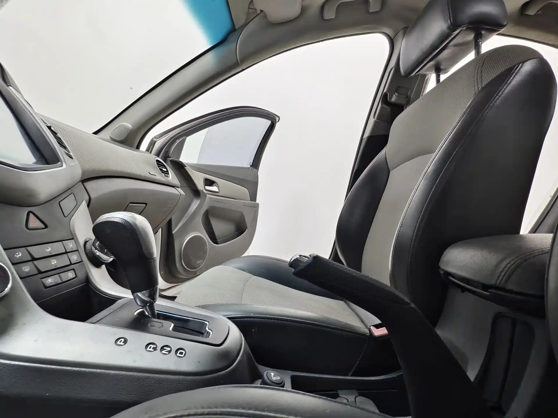 Photo 12 - Chevrolet Cruze