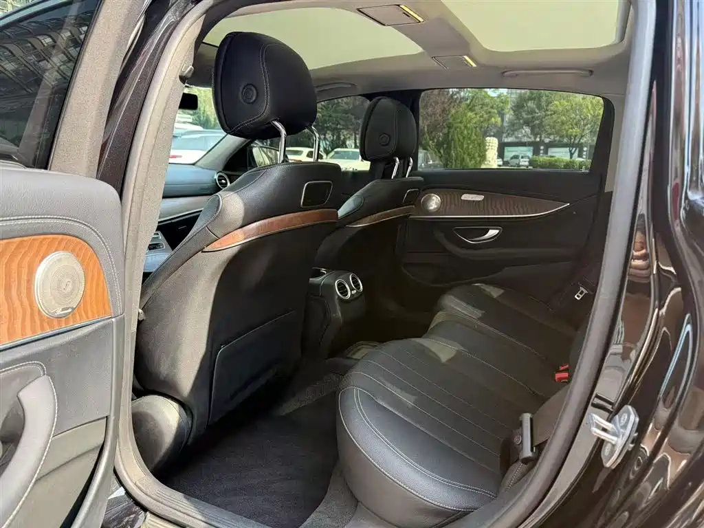 Mercedes-Benz E-Class 2018 E 300 L Luxury фото 10