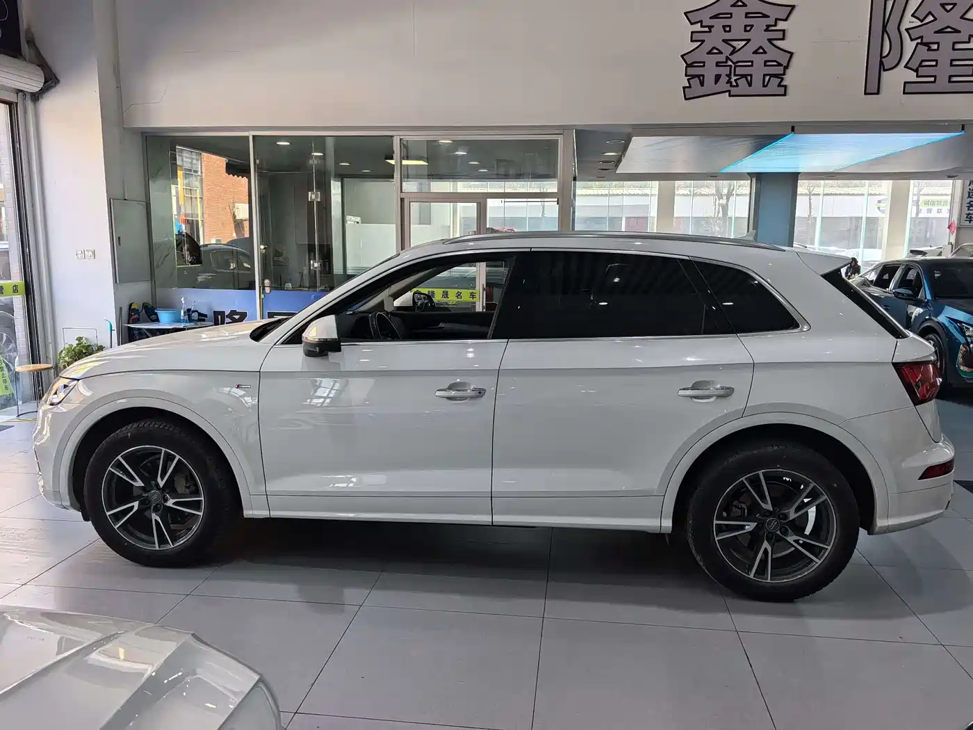 Audi Q5L 2020 Facelift 40 TFSI Honor Fashion фото 13
