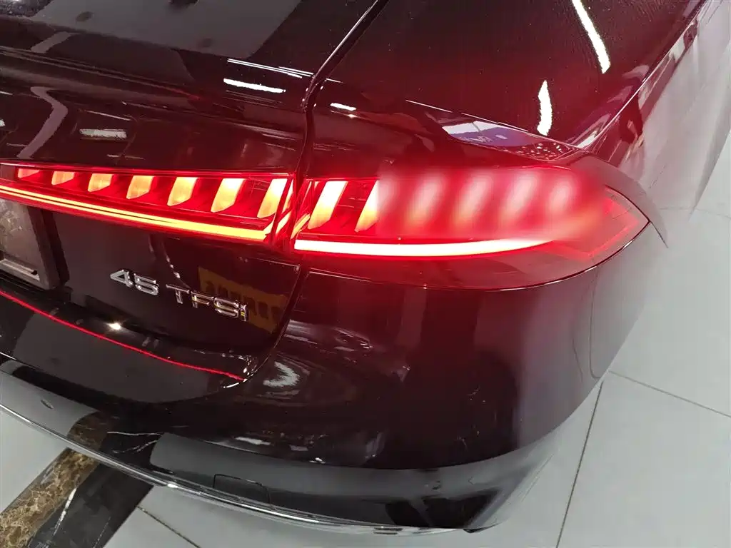 Audi A7 2023 Model 45 TFSI Premium Selection Edition фото 24