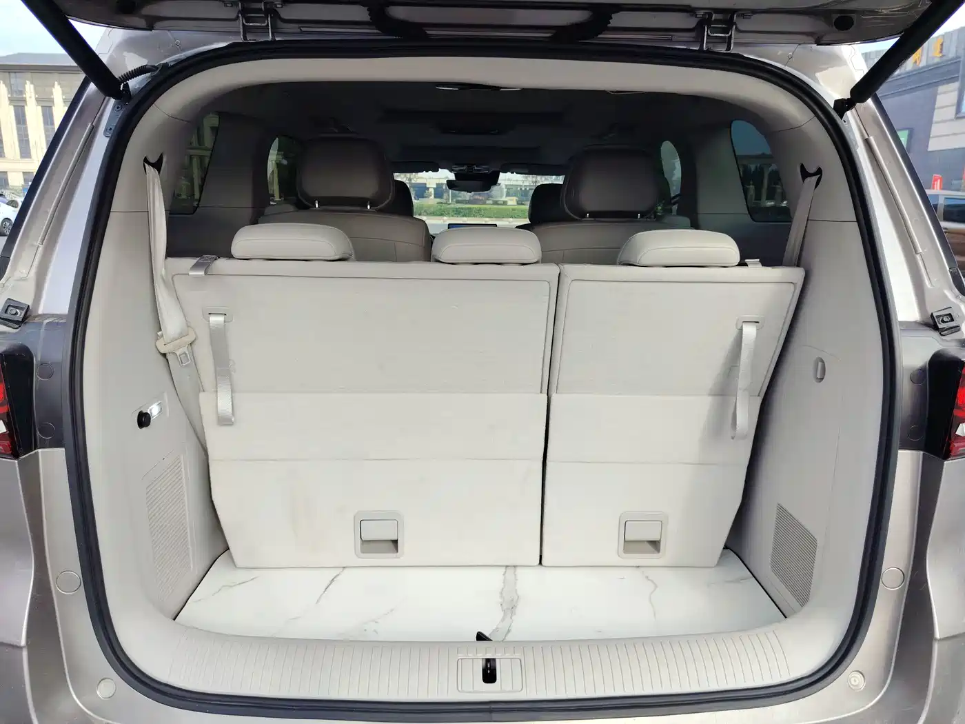 Roewe iMAX8 EV 2024 2025 1.5T DMH Land Luxury Edition