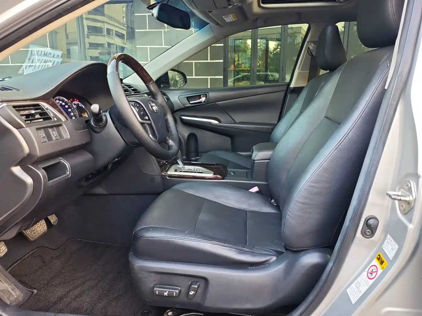 Фото 8 - Toyota Camry