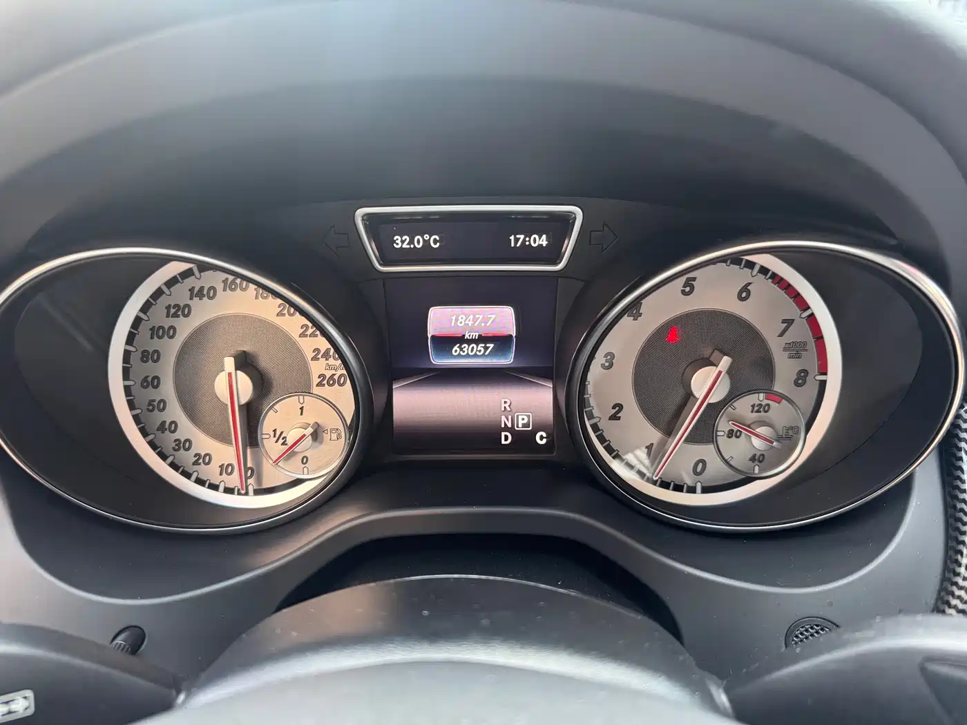 Mercedes-Benz GLA 2016 GLA 220 4MATIC Fashion фото 24