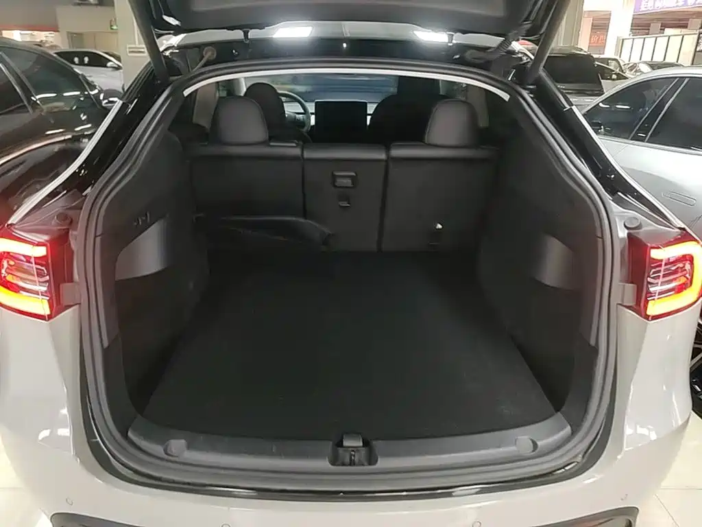 Фото 19 - Tesla Model Y