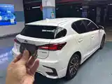 Фото 3 - Lexus CT