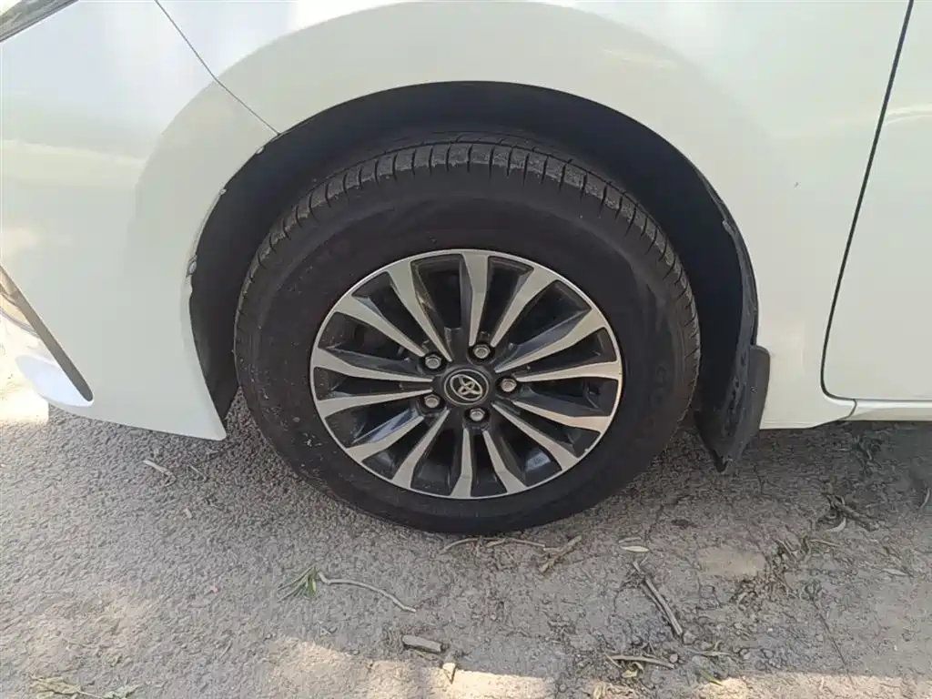 Toyota Corolla 2017 Facelift 1.2T Manual GL фото 23