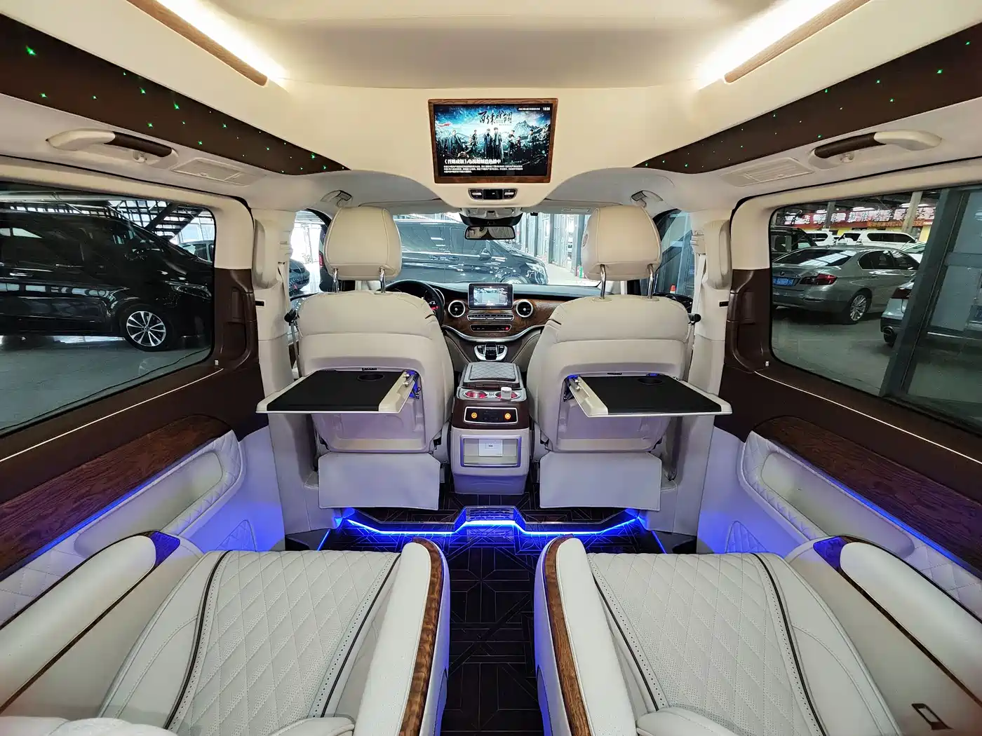 Mercedes-Benz V-Class 2018 V 260 L Premium Long Wheelbase Edition China VI фото 9