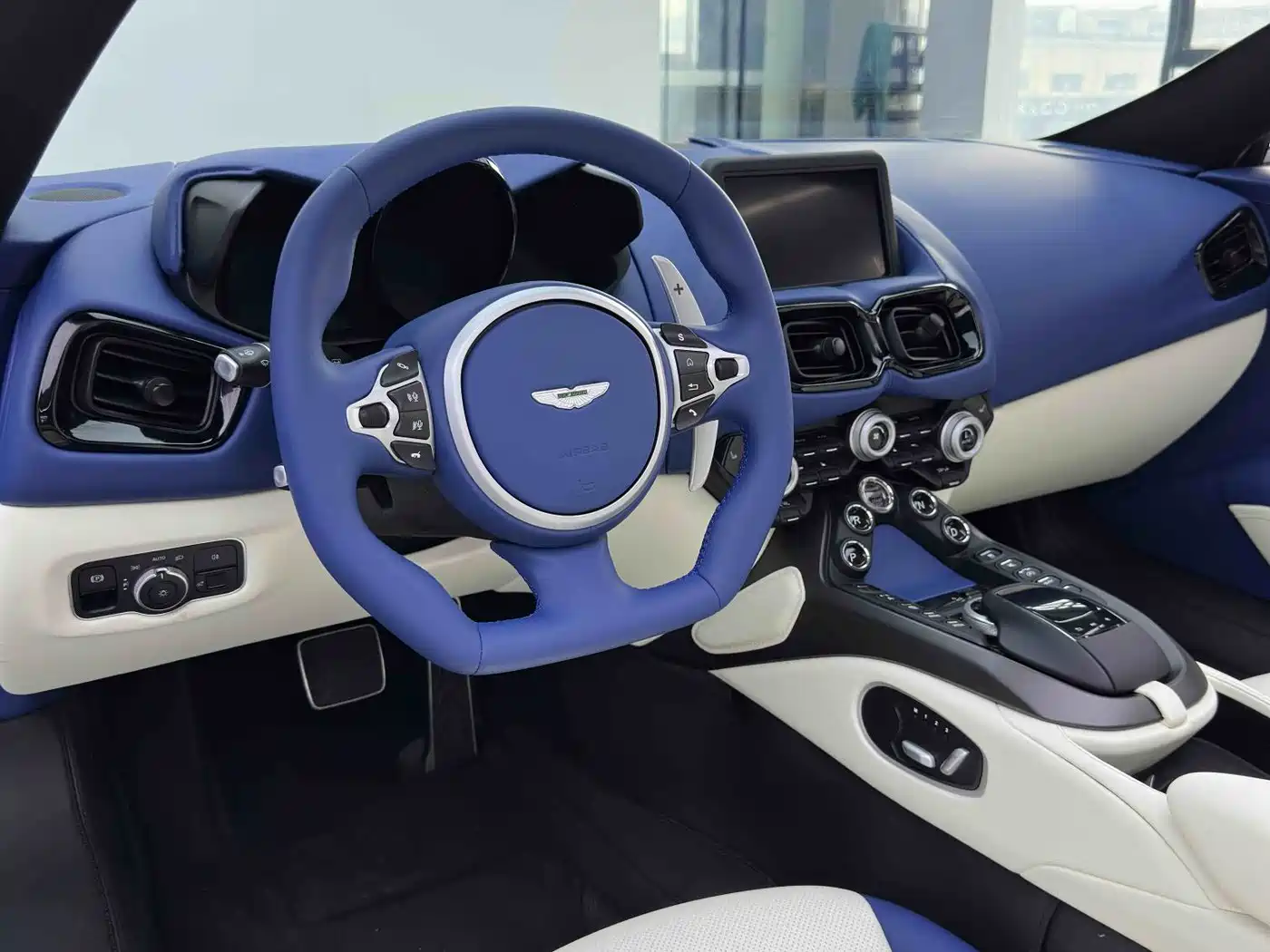 Aston Martin V8 Vantage 2022 2022 4.0T V8 Roadster