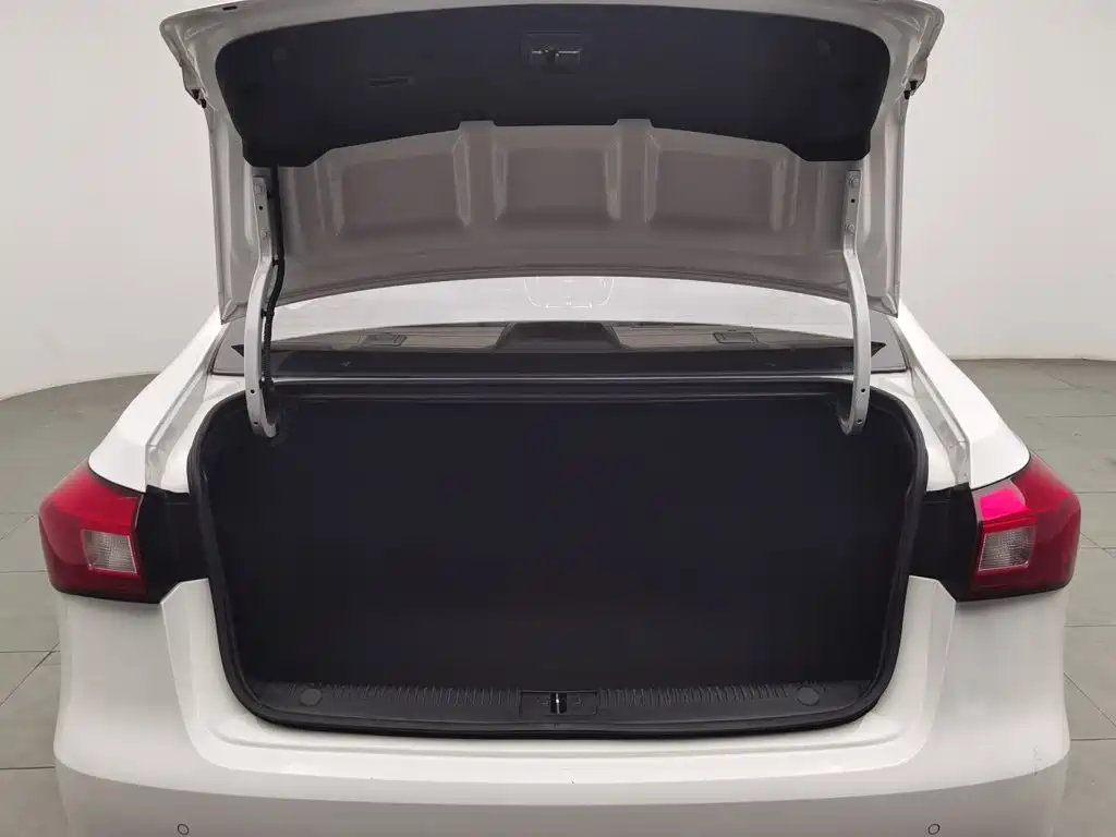 Photo 16 - Roewe 360
