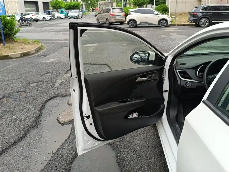 Chevrolet Cavalier 2016 1.5L Automatic Enjoyment Edition фото 7