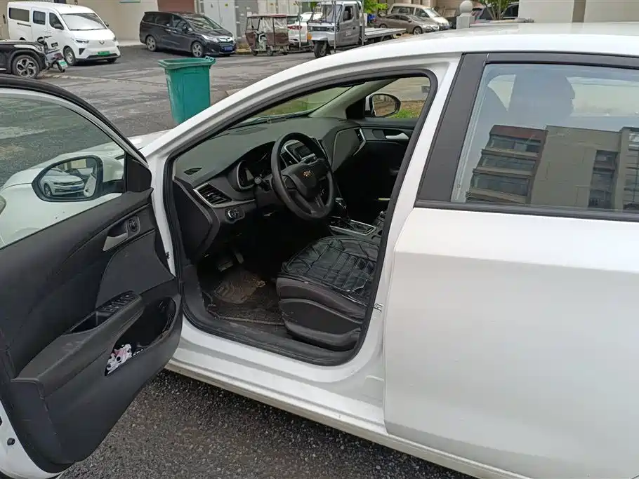 Chevrolet Cavalier 2016 1.5L Automatic Enjoyment Edition фото 9